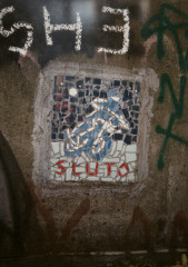 Sluto / New York / Walls