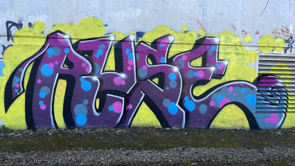 Ruse / London / Walls
