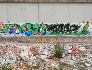 Brat & Tiger / Walls
