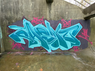 CASKET / Walls