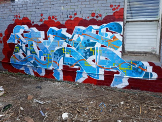 Perve / Canberra / Walls