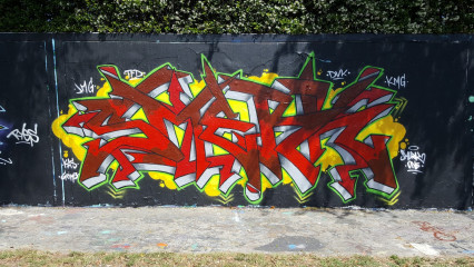Smerk / Gainesville / Walls