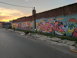 enem menas losto / Newark / Walls
