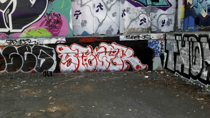Stoner / Walls